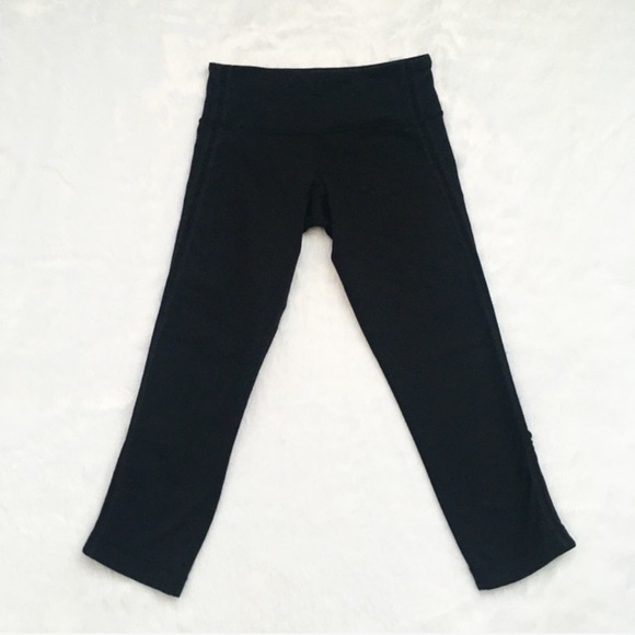 Like New Black Lululemon Wunder Under Ruffle Crops Leggings, size 4 - Picture 4 of 8